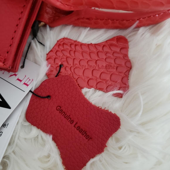 F&W STYLE Bella Red Crocodile & Pebble Leather Handbag - Picture 10 of 14